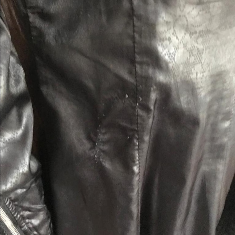 Gues Coat Black and White - Picture 16 of 16